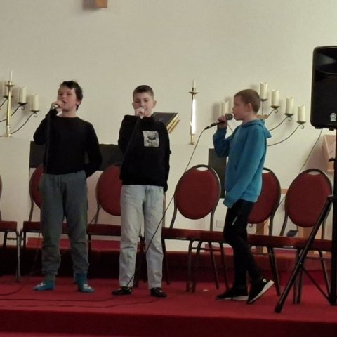 Nemendur úr 6. bekk í Egilsstaðaskóla fluttu tónlistaratriði