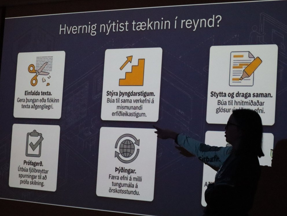 Aðlögun námsefnis með hjálp gervigreindar – þróunarverkefni