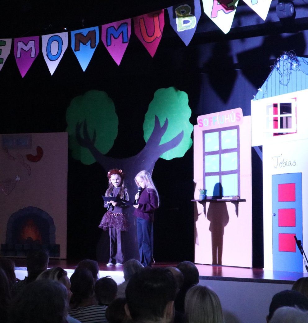 Bæjarbúar í Kardemommubænum kveðja að sinni