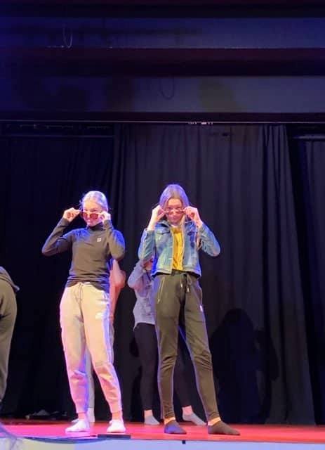 Aukasýning í kvöld