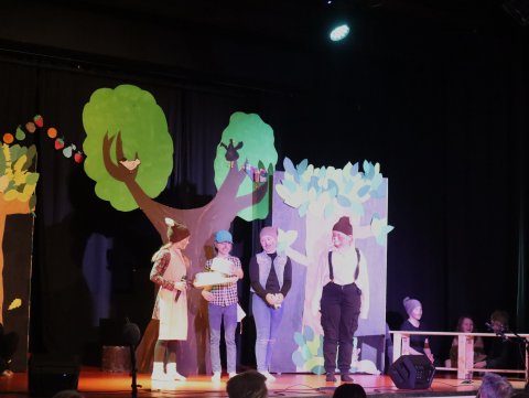 Öll dýrin í skóginum eru vinir